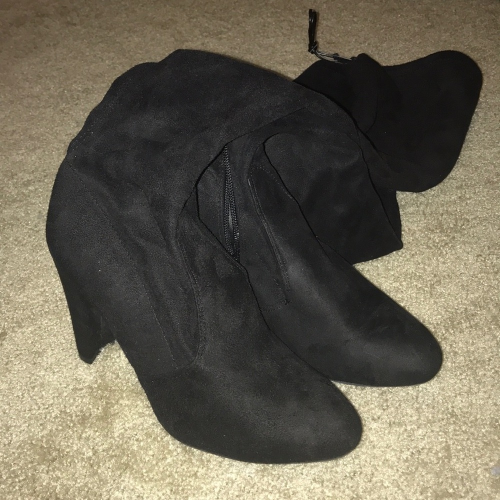 OVER-THE-KNEE BOOTS
